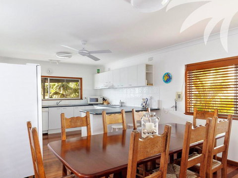 Picturesque Lizzie Palms 1 - Accommodation Gold Coast 0