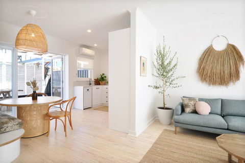 Pine At Arlo's - Refined Luxury In Glenelg - Accommodation Gold Coast 2