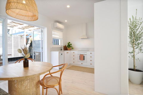 Pine At Arlo's - Refined Luxury In Glenelg - Accommodation Gold Coast 3