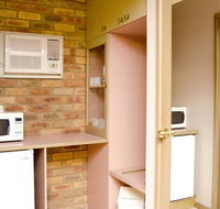 Pines Country Club Motor Inn - Gold Coast 4U