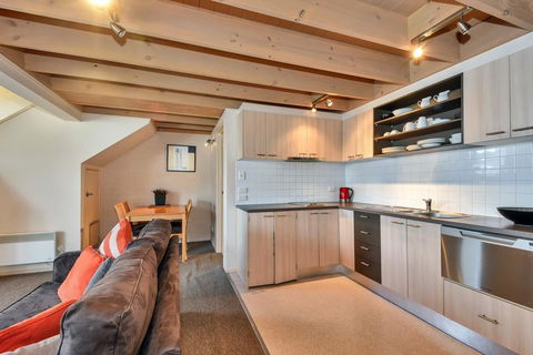 Pinot - Accommodation Gold Coast 2