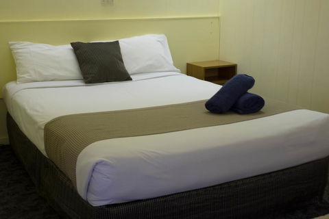 Pioneer Station Motor Inn - Gold Coast 4U 2