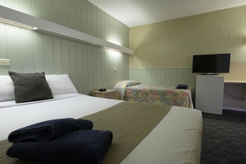 Pioneer Station Motor Inn - Gold Coast 4U 3