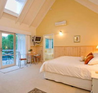 PLUM TREE STUDIO - couples lakeside spa retreat - Accommodation Gold Coast