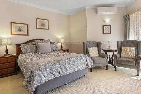 Plumes On The Green Boutique Bed & Breakfast - Gold Coast 4U 1