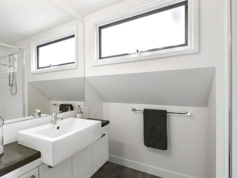 Point Roadknight Paradise Villa 6 - Accommodation Gold Coast 3