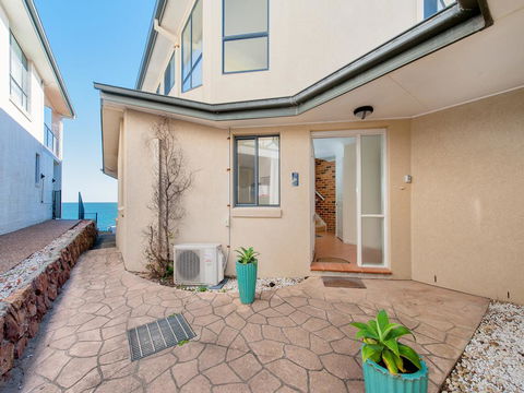 Portovenere Fishermans Bay - Gold Coast 4U 2