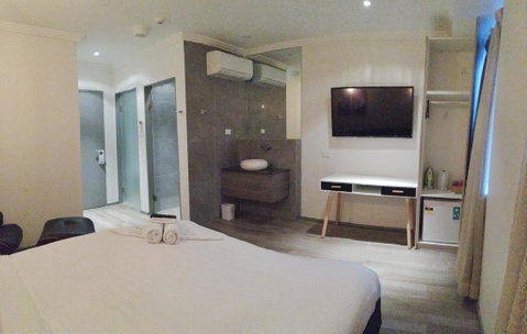 Posh Hotel - Accommodation Gold Coast 1