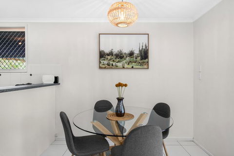 Prime Location Just 500m From Beach - Accommodation Gold Coast 3