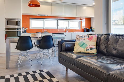 Professional Apartment 15 Minutes From CBD - Gold Coast 4U 2