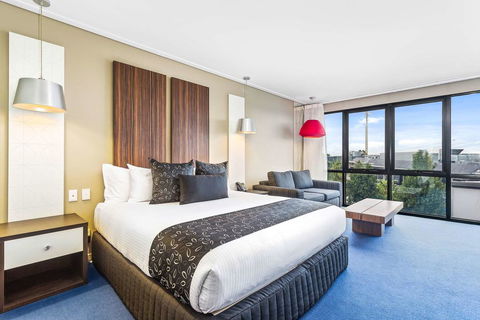 Quality Hotel Taylors Lakes - Accommodation Gold Coast 2