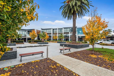 Quality Hotel Taylors Lakes - Accommodation Gold Coast 0