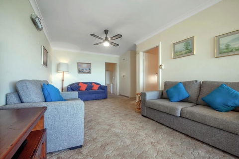 Quarterdeck, Unit 3/12 Magnus Street - Accommodation Gold Coast 2