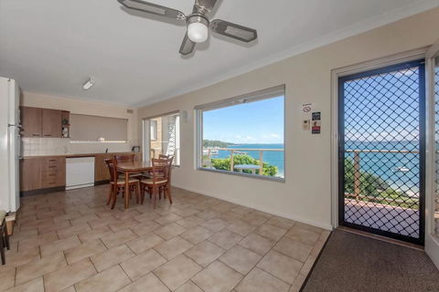 Quarterdeck, Unit 3/12 Magnus Street - Accommodation Gold Coast 3
