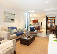 Quiet Family Home With Garden Courtyard Near Cafes - Accommodation Gold Coast