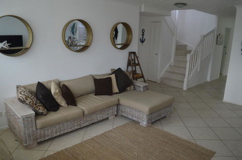 RAINBOW BAY 3 Bed Ocean Views & SPA On Roof Terrace - Accommodation Gold Coast 3