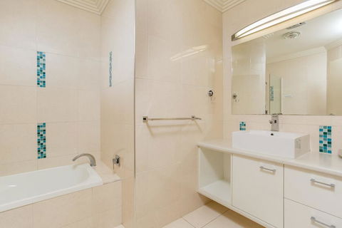 Rainbow Towers 2 - Rainbow Beach, High On The Hill, Panoramic Views, Wi-Fi - Accommodation Gold Coast 2