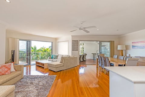 Rainbow Towers 2 - Rainbow Beach, High On The Hill, Panoramic Views, Wi-Fi - Accommodation Gold Coast 3