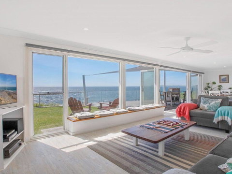 Rainbows End - Soaring Views North To Gerroa - Accommodation Gold Coast 0