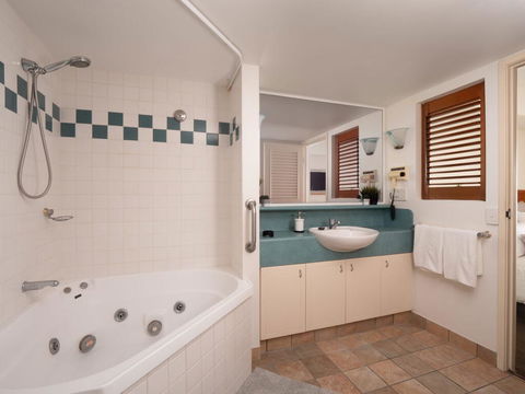 Ramada Golden Beach Unit 506 - Gold Coast 4U 3