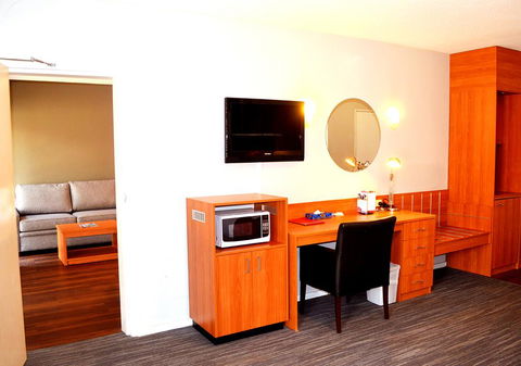 Ramada Hotel & Suites By Wyndham Cabramatta - Accommodation Gold Coast 3