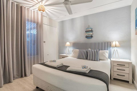 Rare! Modern Unit With Private Fenced Garden Close To The Beach PC5 - Accommodation Gold Coast 1