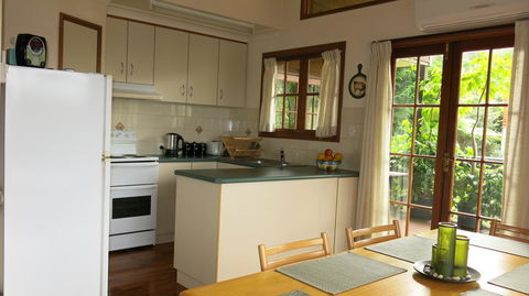 Ravensbourne Escape - Cedar Lodge - Accommodation Gold Coast 1