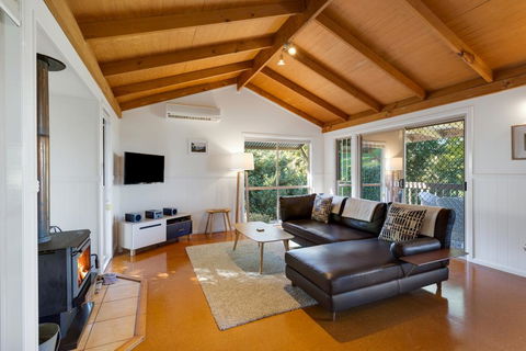 Ravensbourne Escape - Windsong - Accommodation Gold Coast 2