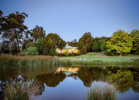 Raynella Alpaca Farmstay - Gold Coast 4U 0