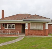 Red Brick Beauty - Central Cottage - Gold Coast 4U
