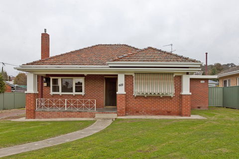 Red Brick Beauty - Central Cottage - Gold Coast 4U 0