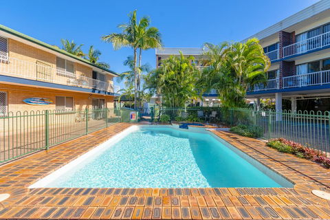 Red Star Hotel Palm Beach - Accommodation Gold Coast 0