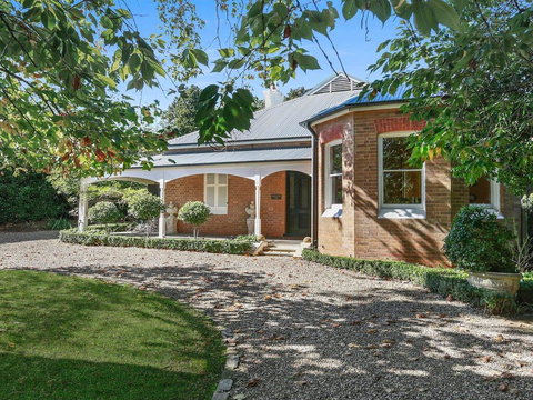 Redcourt - Est 1904: Southern Highlands Elegance - Accommodation Gold Coast 0