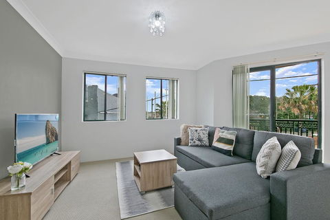 REDFERN 3 BEDROOM APARTMENT FREE PARKING WALK TO CENTRAL STATION NRE187 - Accommodation Gold Coast 0