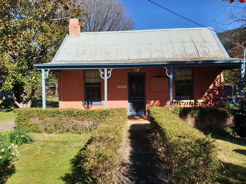 Redruth - 2 Bedroom Cottage Situated In Wandiligong - Accommodation Gold Coast 0