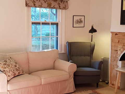 Redruth - 2 Bedroom Cottage Situated In Wandiligong - Accommodation Gold Coast 2