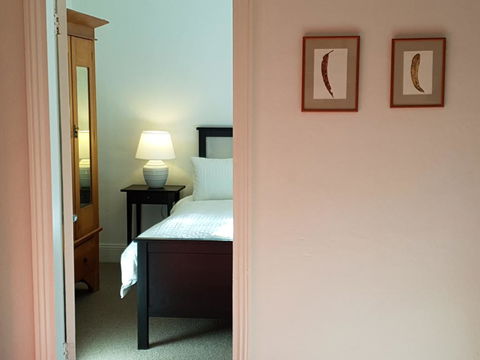 Redruth - 2 Bedroom Cottage Situated In Wandiligong - Accommodation Gold Coast 1