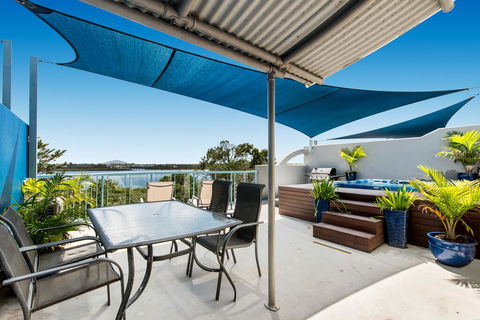 Reflections Holiday Apartments - Gold Coast 4U 1