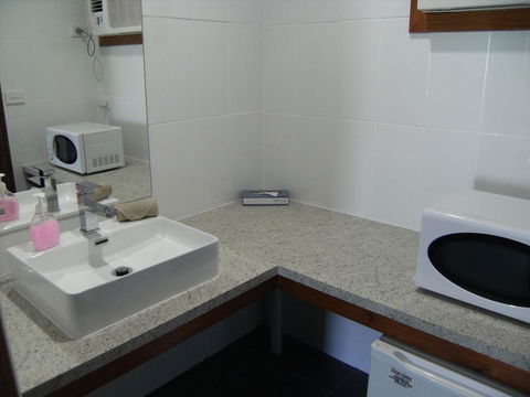 Regency Court Motel - Gold Coast 4U 1