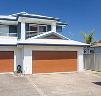 Relax at Pacific' 1/26 Pacific Avenue - private duplex with enclosed yard - Gold Coast 4U