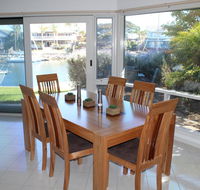 Relax at the Marina - Gold Coast 4U