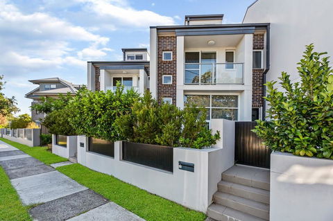 Relax In A Spacious & Modern Townhouse In Asquith - Gold Coast 4U 0