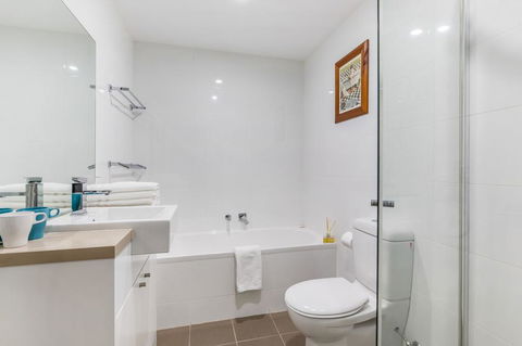 Relax In A Spacious & Modern Townhouse In Asquith - Gold Coast 4U 1