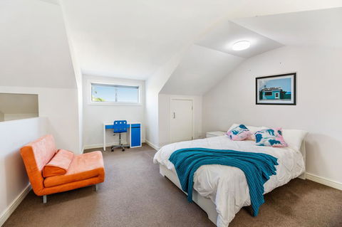 Relax In A Spacious & Modern Townhouse In Asquith - Gold Coast 4U 3