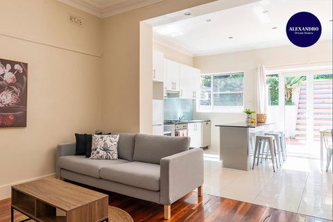 RELAXED FAMILY HOME WILLOUGHBY - Accommodation Gold Coast 0