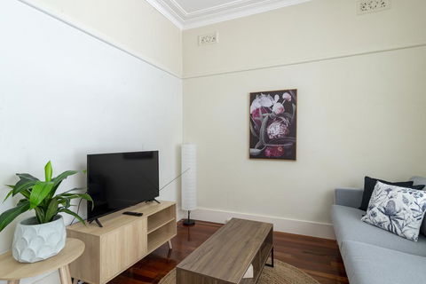 RELAXED FAMILY HOME WILLOUGHBY - Accommodation Gold Coast 2