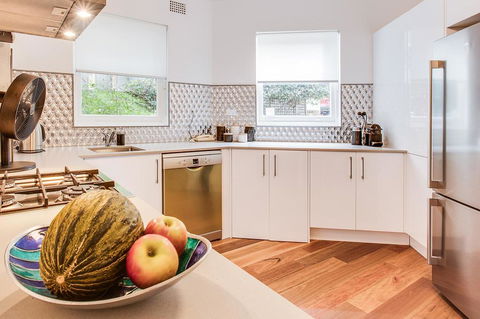 Renovated Art Deco Flat Close To City And Harbour - Gold Coast 4U 1