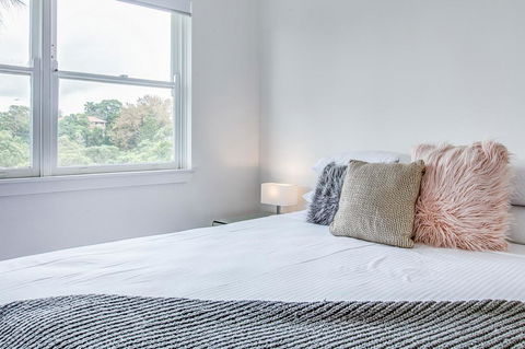Renovated Art Deco Flat Close To City And Harbour - Gold Coast 4U 2
