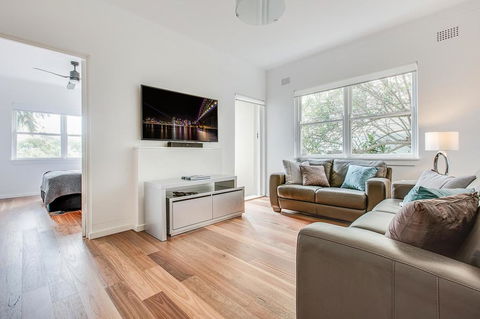 Renovated Art Deco Flat Close To City And Harbour - Gold Coast 4U 0
