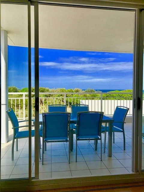 RESORT OCEAN FRONT SUITE 2222 - Accommodation Gold Coast 3